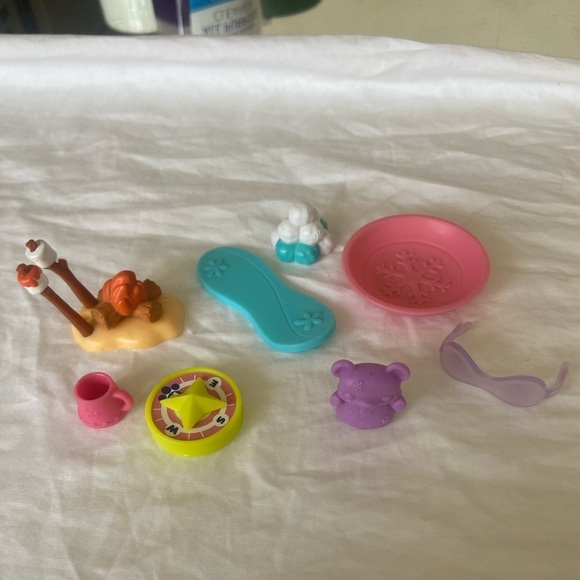 Littlest Pet Shop Winter Snow Fun Accessories Set - Picture 7 of 15